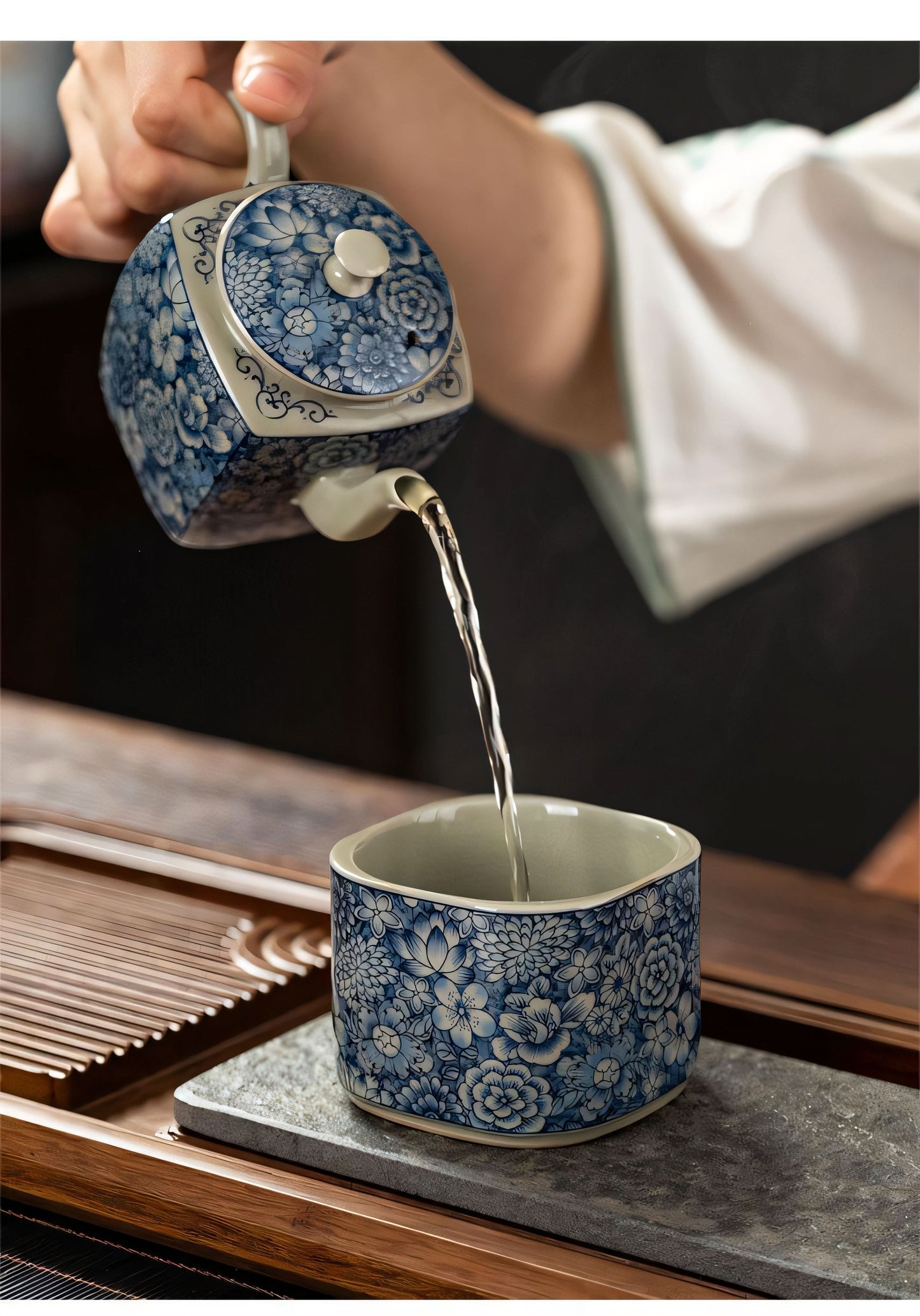Blue-and-White Square Teacup